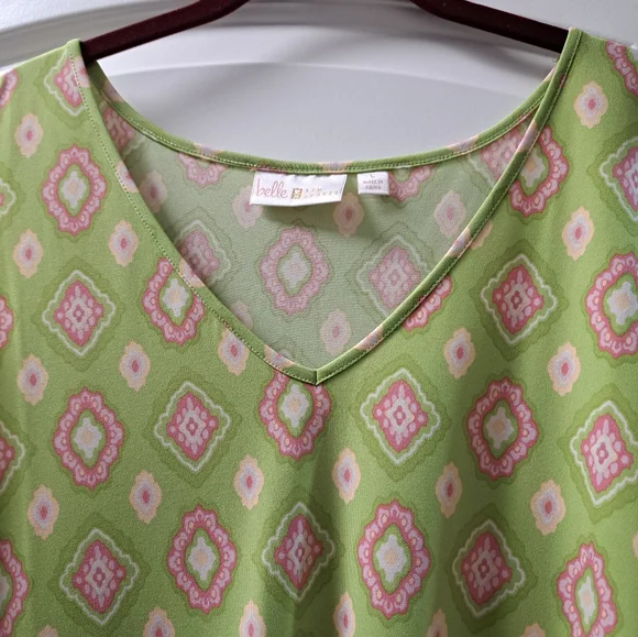 2-piece Set! Belle by Kim Gravel Floral Blouse And Tank Top - Picture 2 of 2